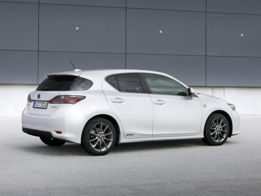  Lexus CT200h F-Sport 2011 года  (EU) (фото 14 из 16)